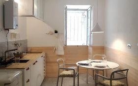 Apt Slow City Hostel
